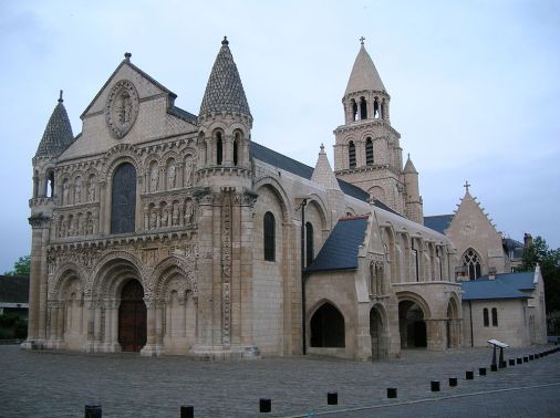 Exterior de Notre Dame la Grande de Poitiers © TwoWings