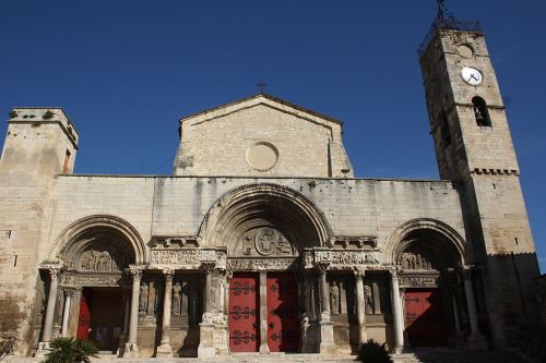 Fachada principal de la abadía de Saint Gilles du Gard, siglo XII © GFreihalter