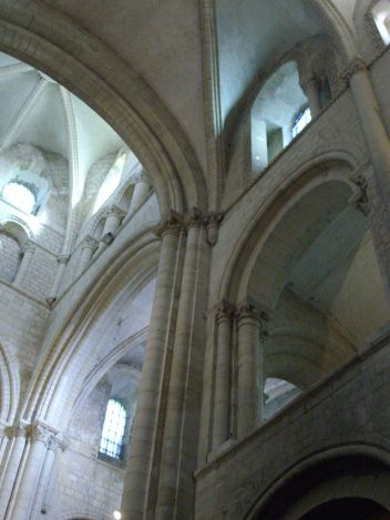 Interior de San Esteban de Caen (Abadía de los Hombres), siglo XI © Harmonia Amanda